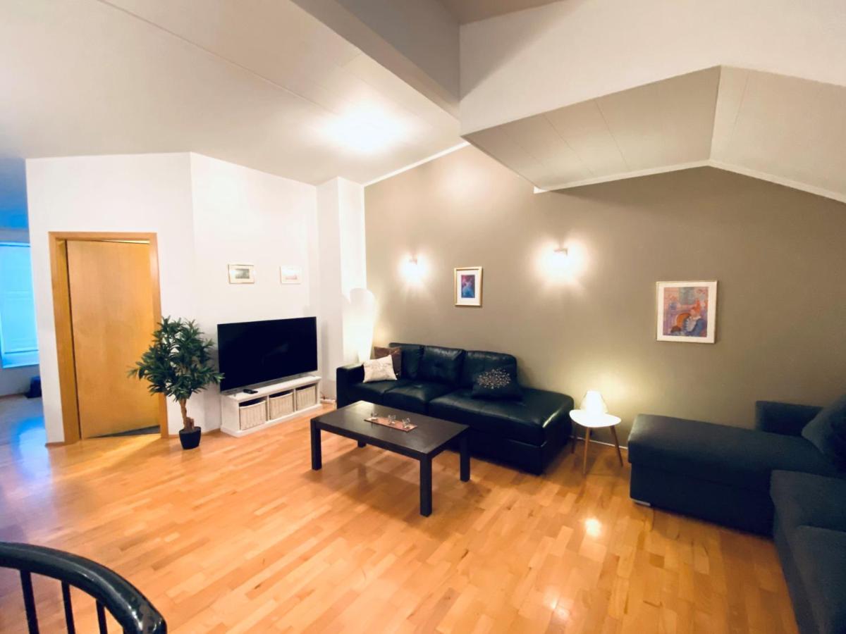 Penthouse On The Main Street, Town Center Apartment Akureyri Exterior foto