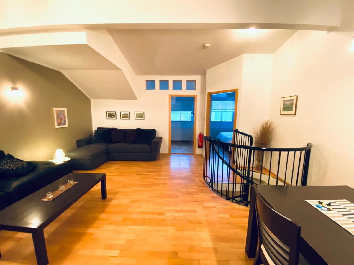 Penthouse On The Main Street, Town Center Apartment Akureyri Exterior foto