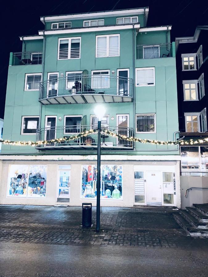 Penthouse On The Main Street, Town Center Apartment Akureyri Exterior foto
